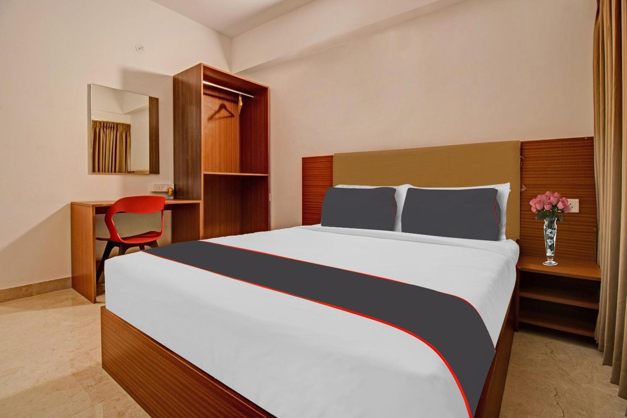 Super Collection O Petals Otium Business Hotel Bangalore Exterior foto