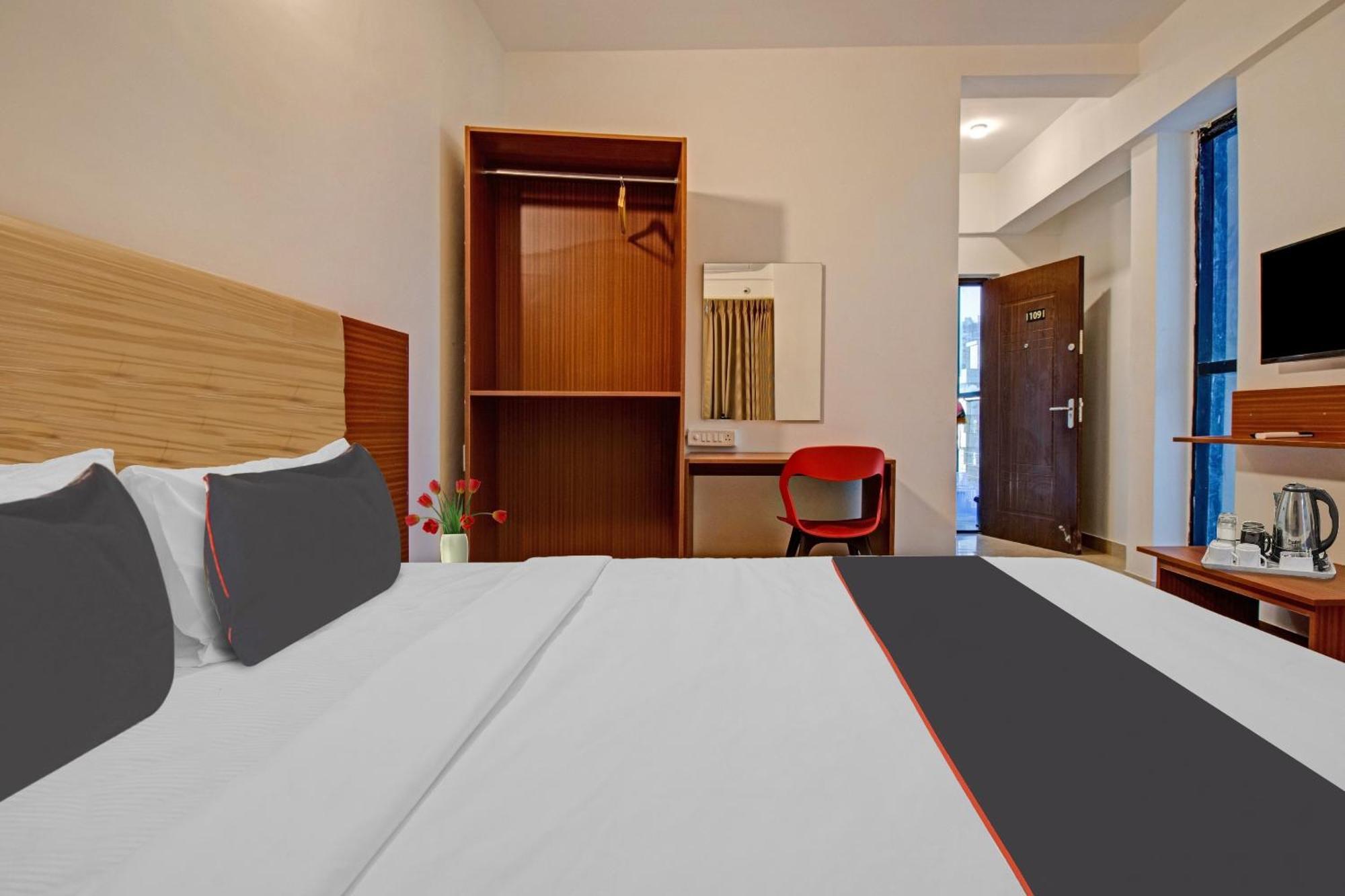 Super Collection O Petals Otium Business Hotel Bangalore Exterior foto