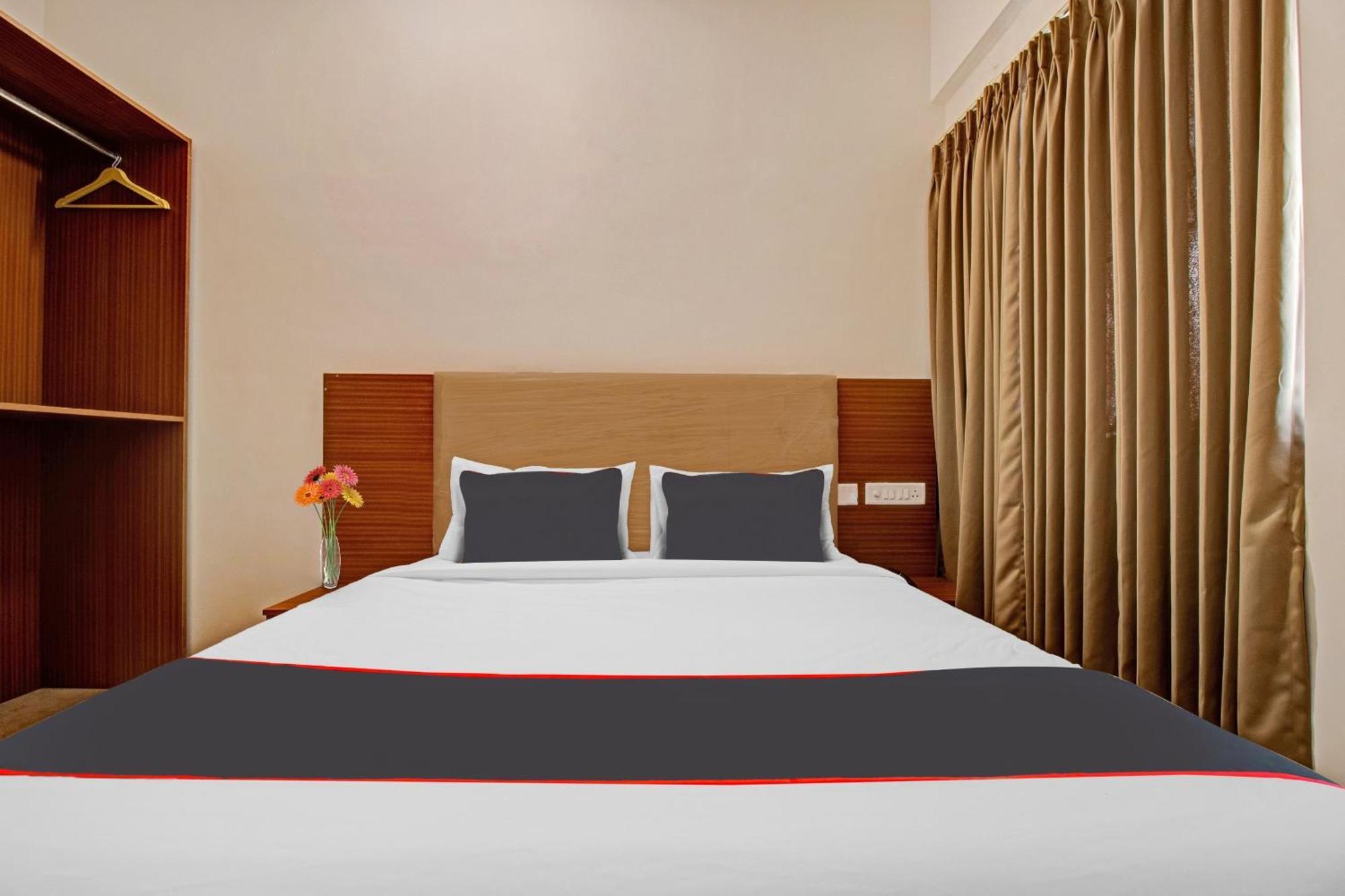 Super Collection O Petals Otium Business Hotel Bangalore Exterior foto